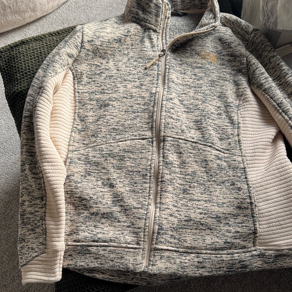 The North Face Black and Cream Fleece Jacket - Picture 5 of 9
